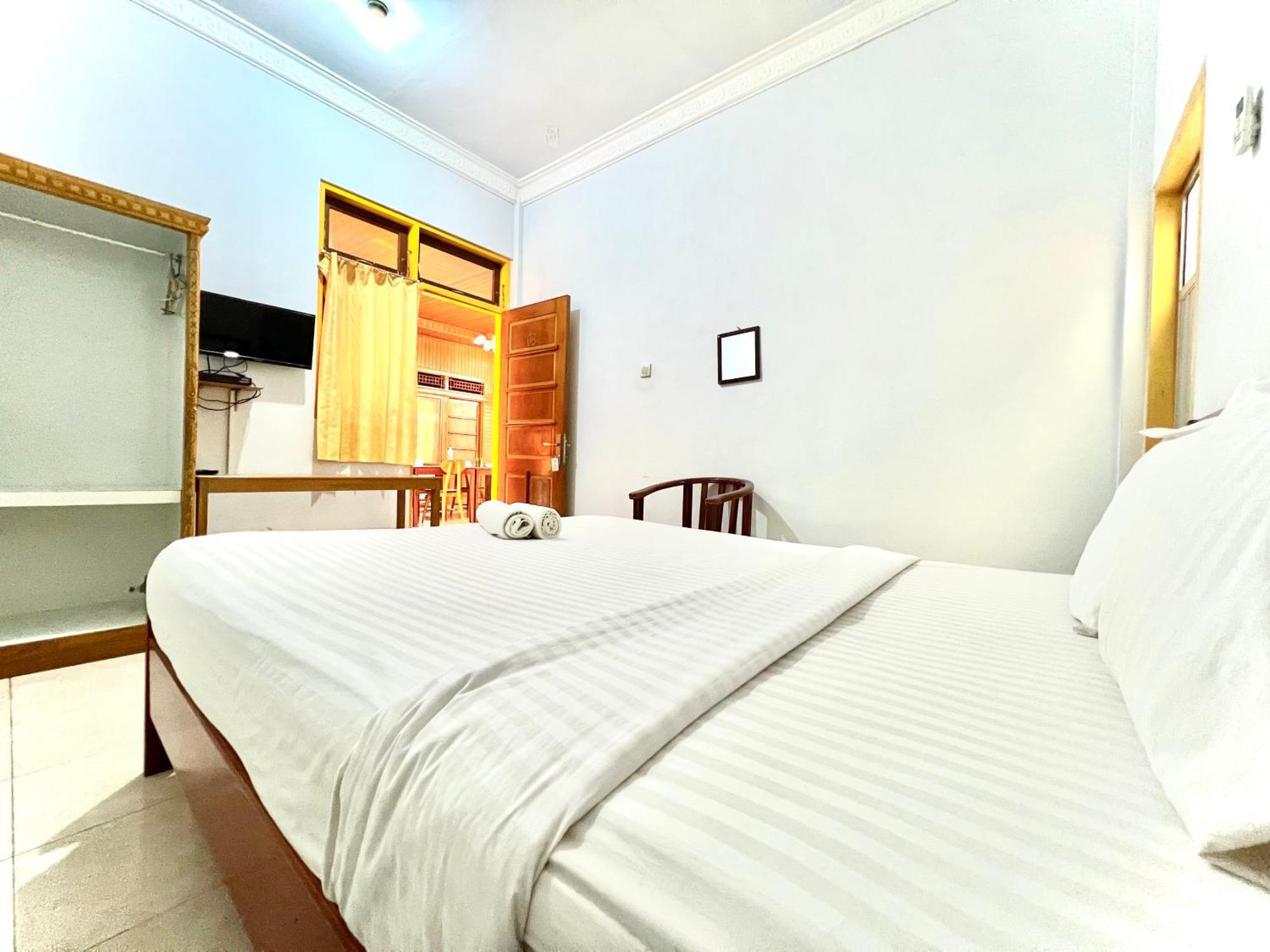 Wisma Mutiara Padang  Exterior photo
