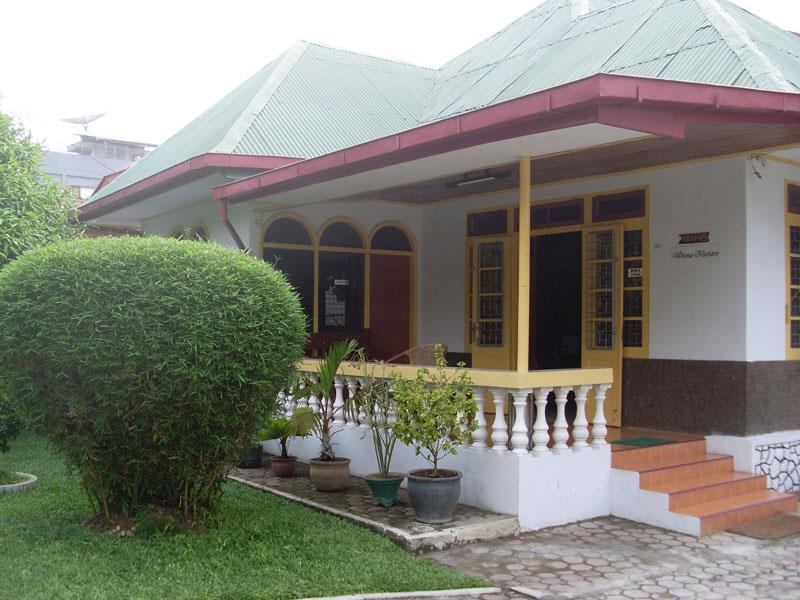 Wisma Mutiara Padang  Exterior photo